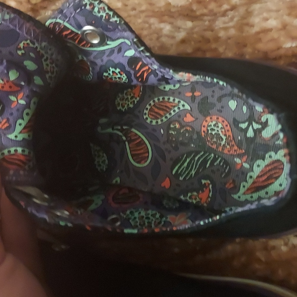 Black Low Top Converse - Picture 7 of 12